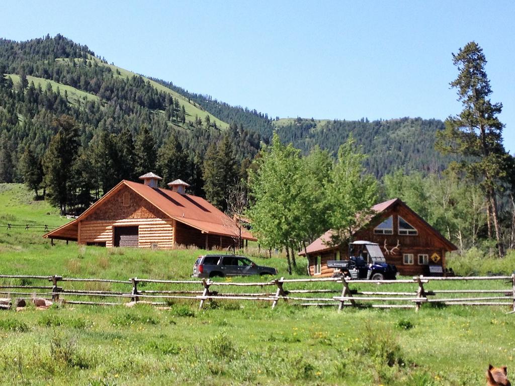 Grandpa'S Cabin Villa Gardiner Exterior photo